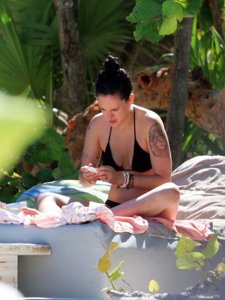 Bikini-Clad Rumer Willis Showing Her Enviable Physique on Camera gallery, pic 30