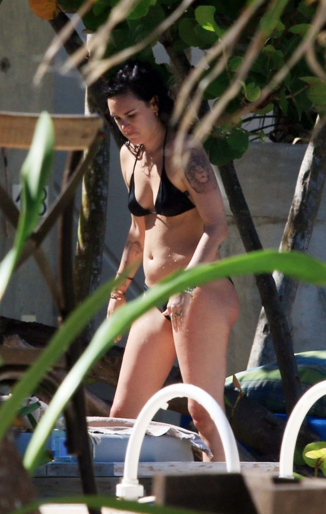 Bikini-Clad Rumer Willis Showing Her Enviable Physique on Camera gallery, pic 6