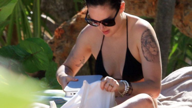 Bikini-Clad Rumer Willis Showing Her Enviable Physique on Camera