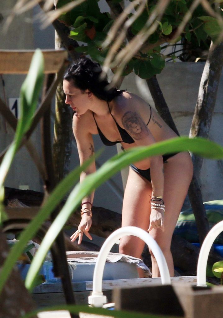 Bikini-Clad Rumer Willis Showing Her Enviable Physique on Camera gallery, pic 14