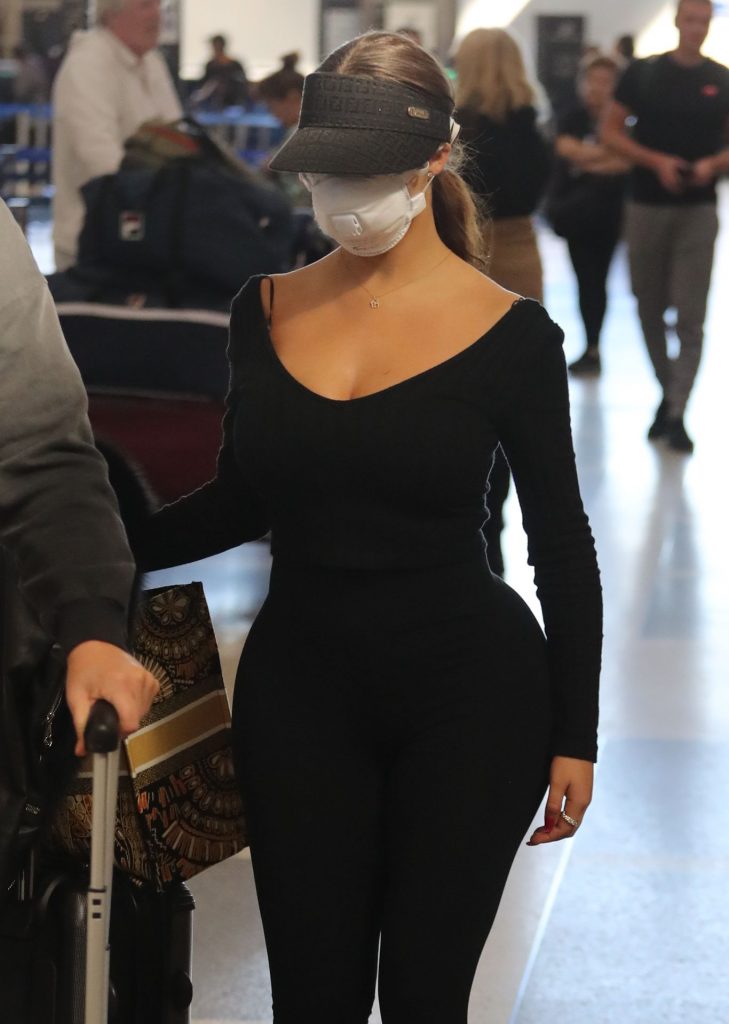 Curvy Celebrity Demi Rose Showing Her Ass in a Skintight Outfit gallery, pic 4