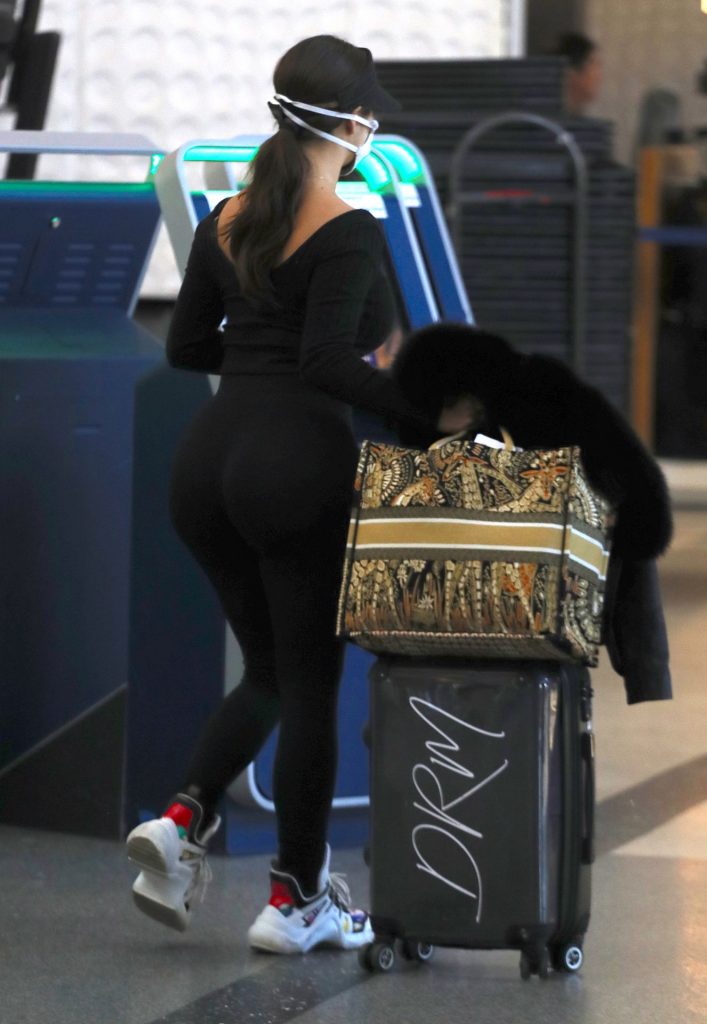 Curvy Celebrity Demi Rose Showing Her Ass in a Skintight Outfit gallery, pic 16