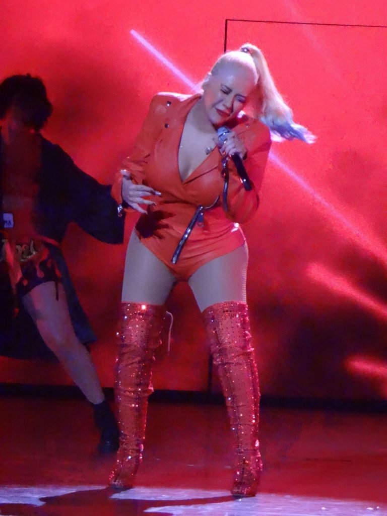 Thick Songstress Christina Aguilera Showing Her Meaty Thighs on Stage gallery, pic 200