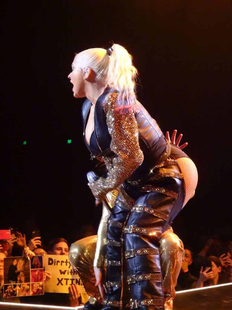Thick Songstress Christina Aguilera Showing Her Meaty Thighs on Stage gallery, pic 36