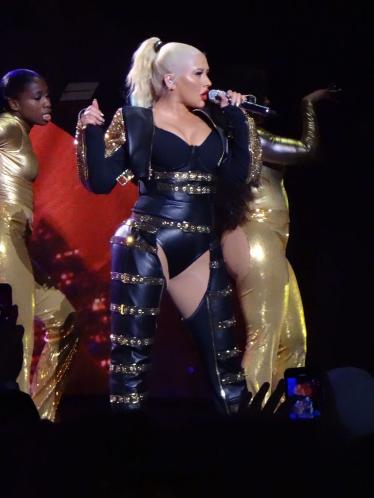 Thick Songstress Christina Aguilera Showing Her Meaty Thighs on Stage gallery, pic 42