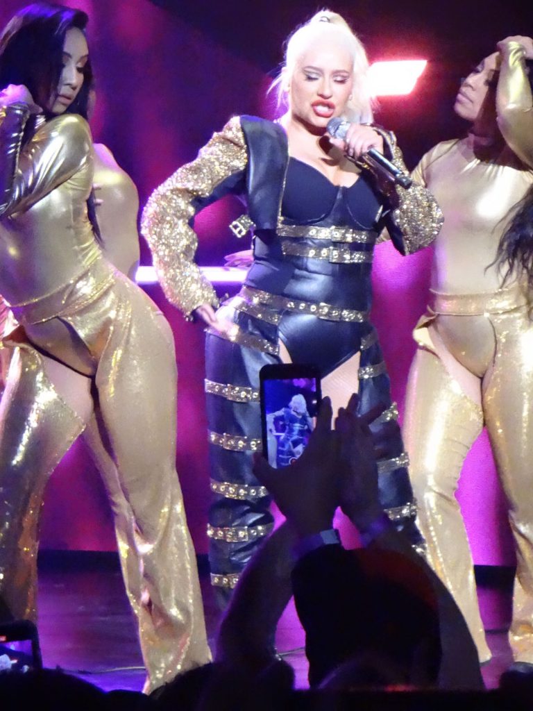 Thick Songstress Christina Aguilera Showing Her Meaty Thighs on Stage gallery, pic 48