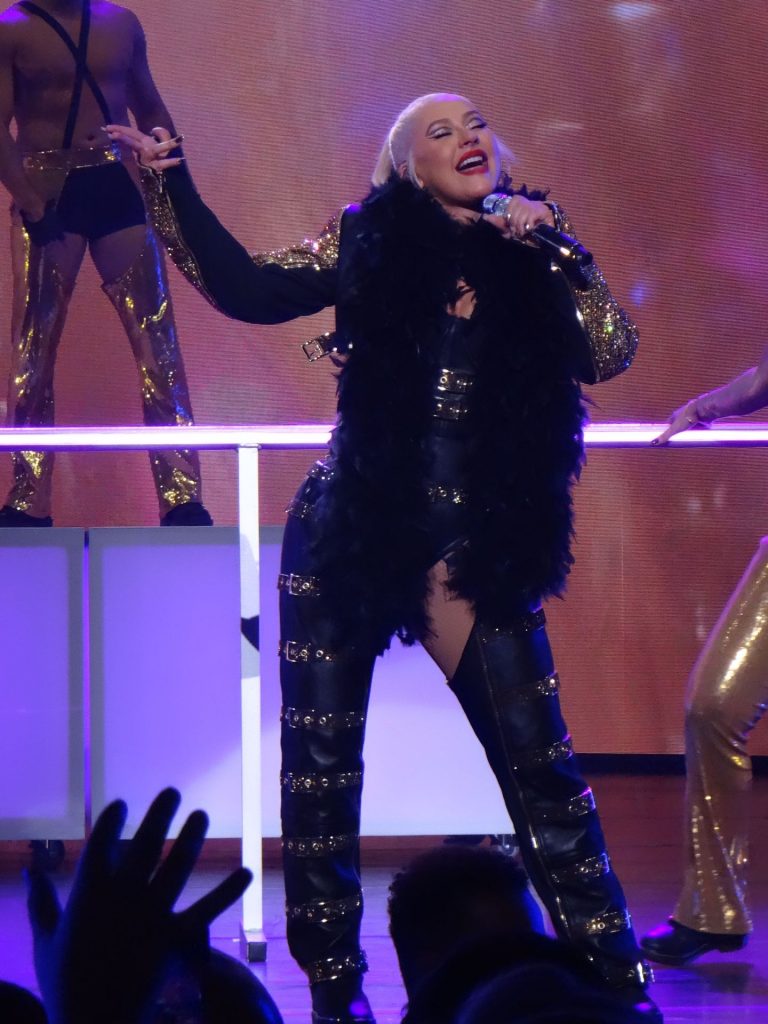Thick Songstress Christina Aguilera Showing Her Meaty Thighs on Stage gallery, pic 50