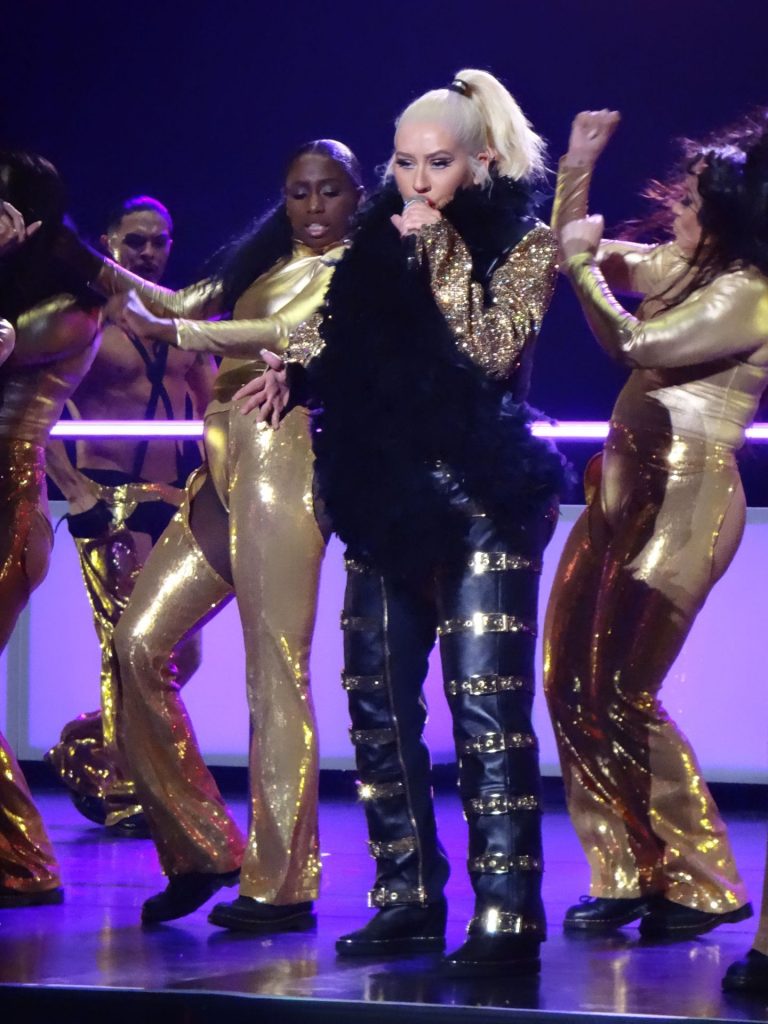 Thick Songstress Christina Aguilera Showing Her Meaty Thighs on Stage gallery, pic 52