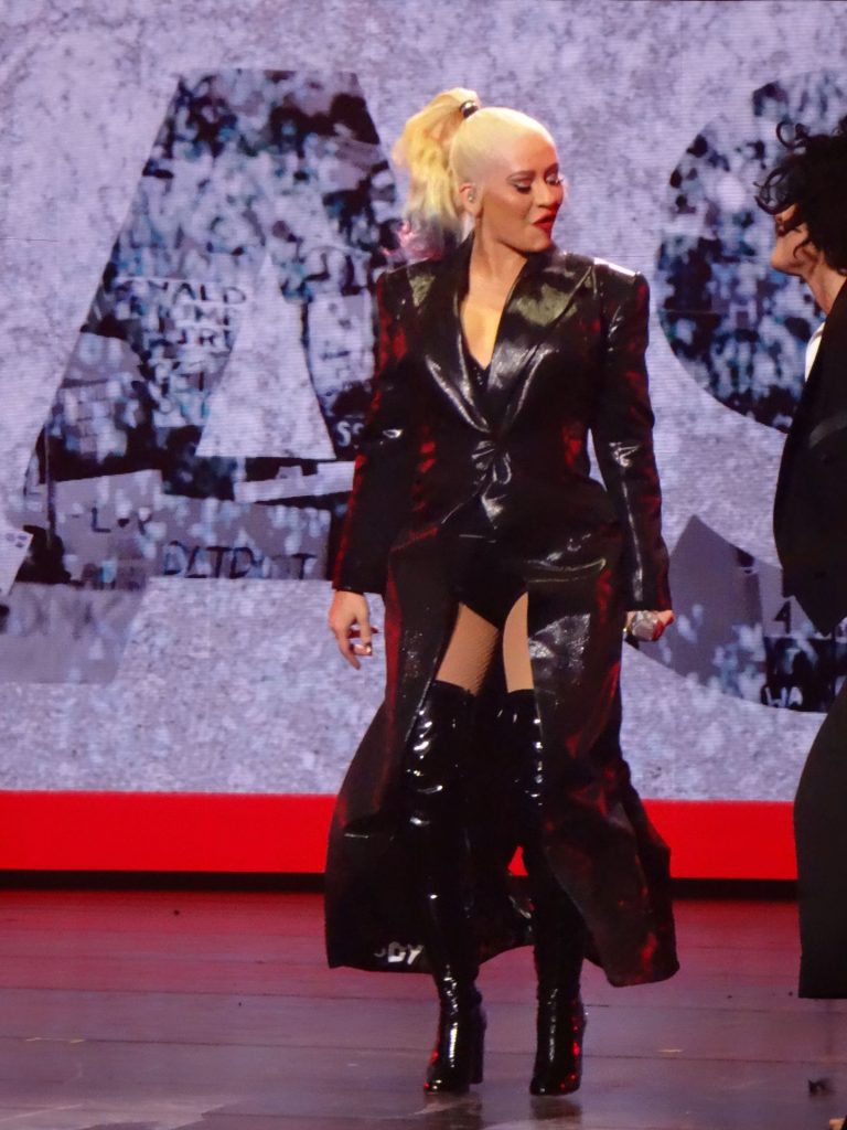 Thick Songstress Christina Aguilera Showing Her Meaty Thighs on Stage gallery, pic 58