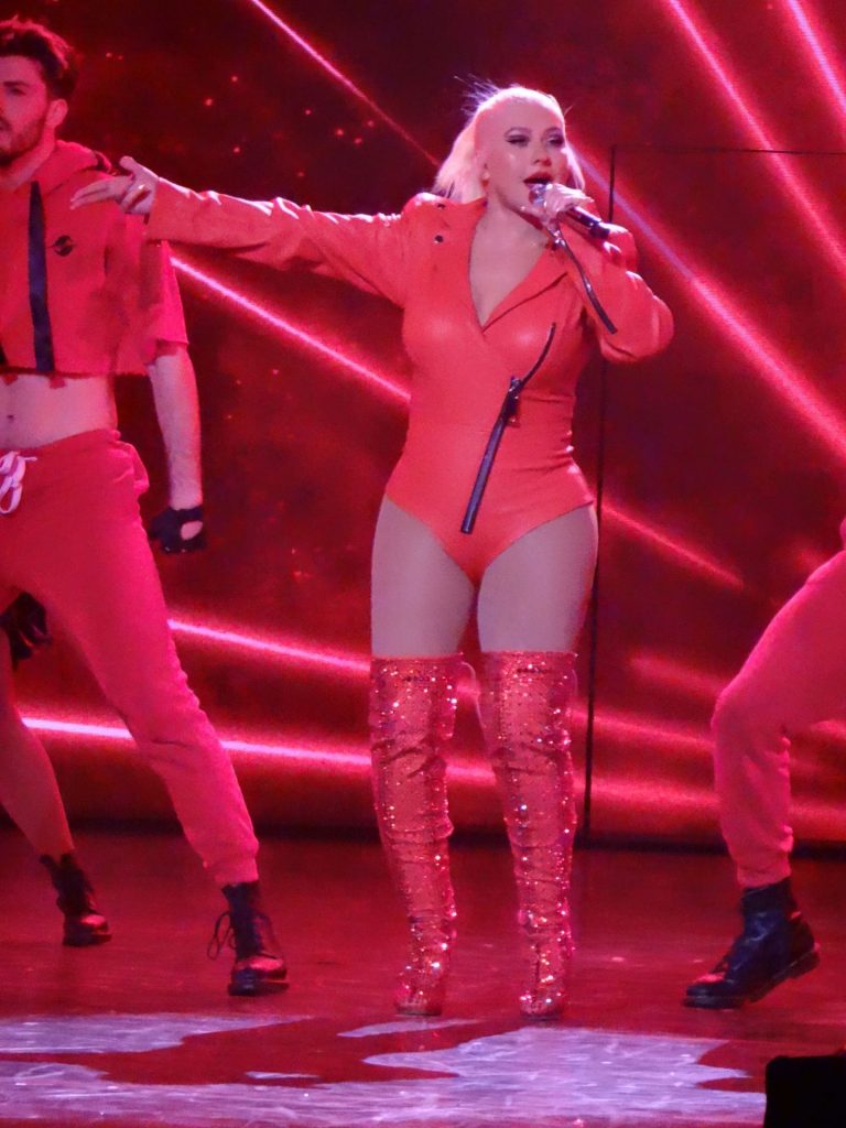 Thick Songstress Christina Aguilera Showing Her Meaty Thighs on Stage gallery, pic 66