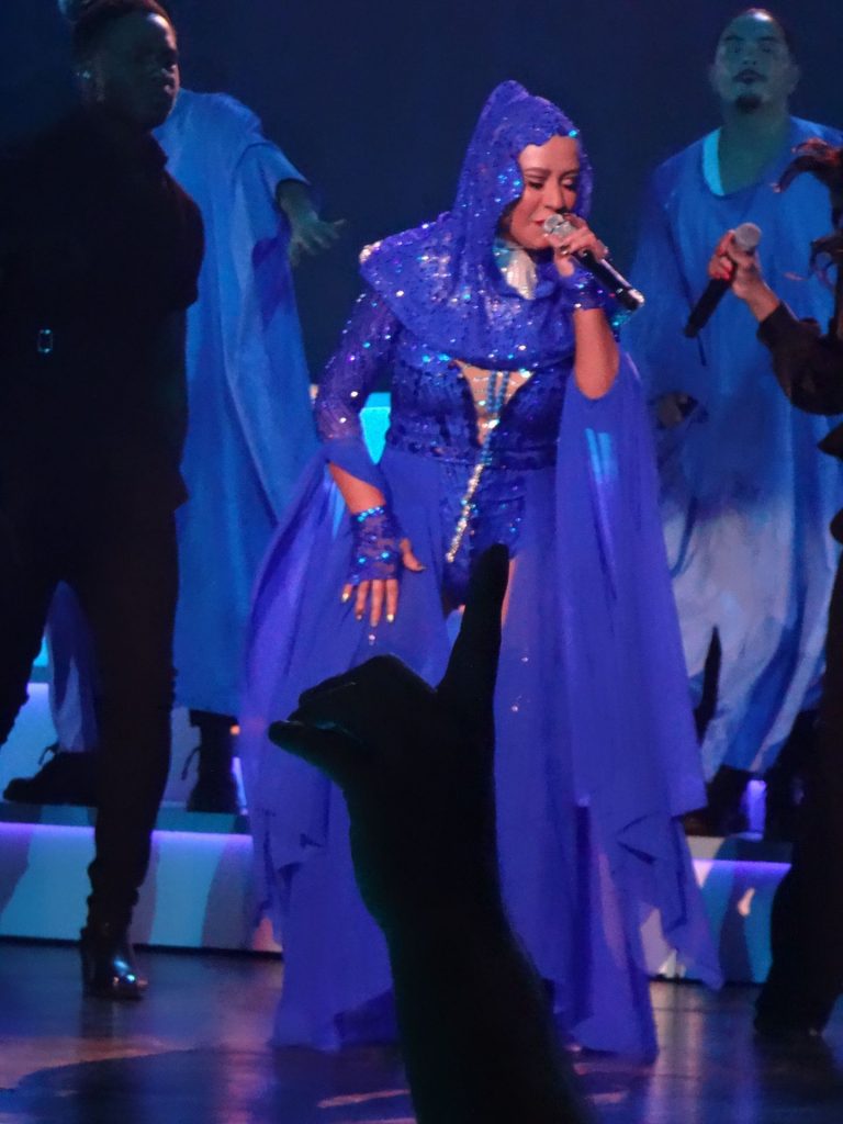 Thick Songstress Christina Aguilera Showing Her Meaty Thighs on Stage gallery, pic 84