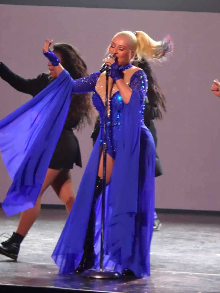 Thick Songstress Christina Aguilera Showing Her Meaty Thighs on Stage gallery, pic 118