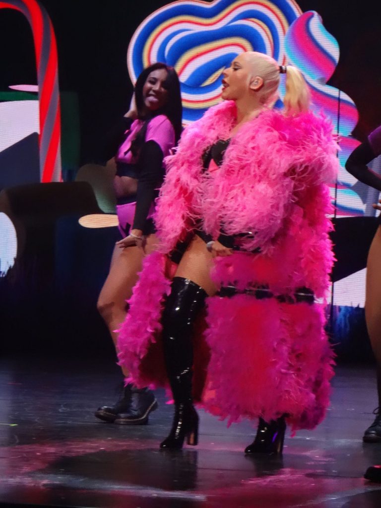 Thick Songstress Christina Aguilera Showing Her Meaty Thighs on Stage gallery, pic 136