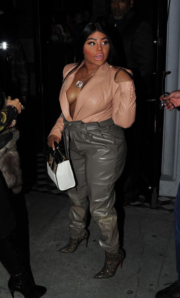 Hilariously Ugly Lil’ Kim Shows Her Boobs While Wearing Leather gallery, pic 200