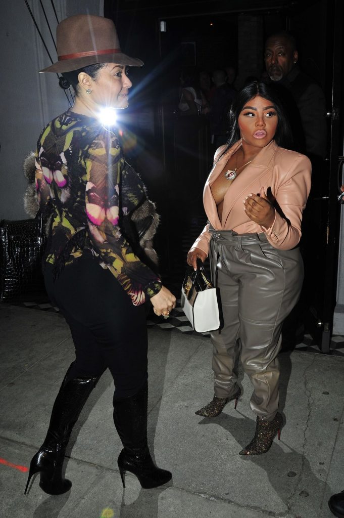 Hilariously Ugly Lil’ Kim Shows Her Boobs While Wearing Leather gallery, pic 202