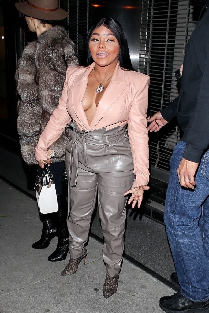 Hilariously Ugly Lil’ Kim Shows Her Boobs While Wearing Leather gallery, pic 22