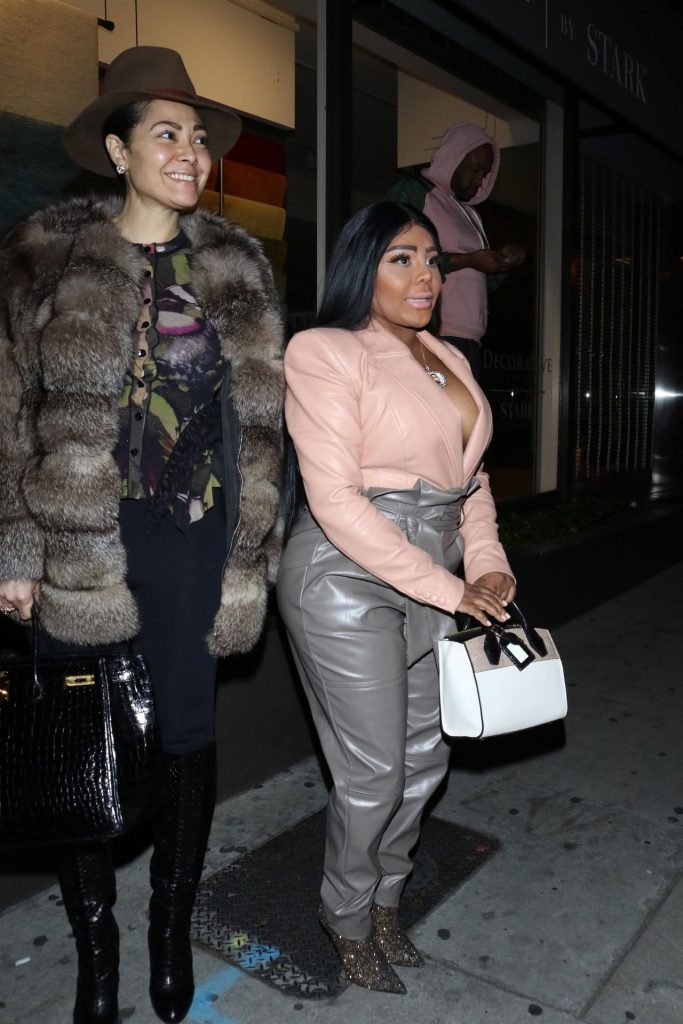 Hilariously Ugly Lil’ Kim Shows Her Boobs While Wearing Leather gallery, pic 256