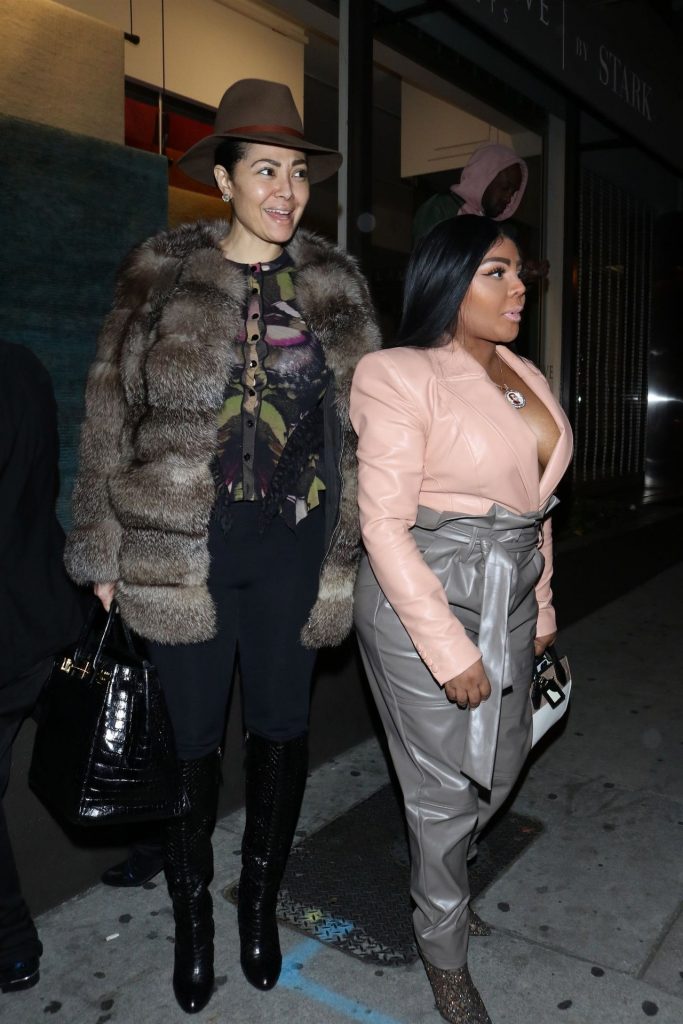 Hilariously Ugly Lil’ Kim Shows Her Boobs While Wearing Leather gallery, pic 264