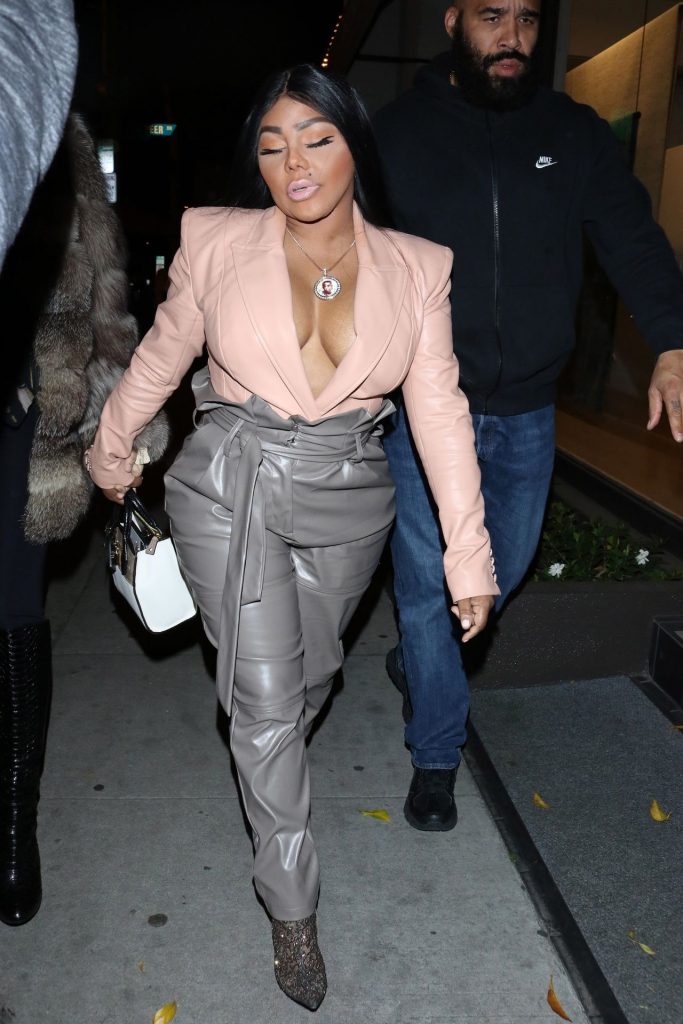 Hilariously Ugly Lil’ Kim Shows Her Boobs While Wearing Leather gallery, pic 268