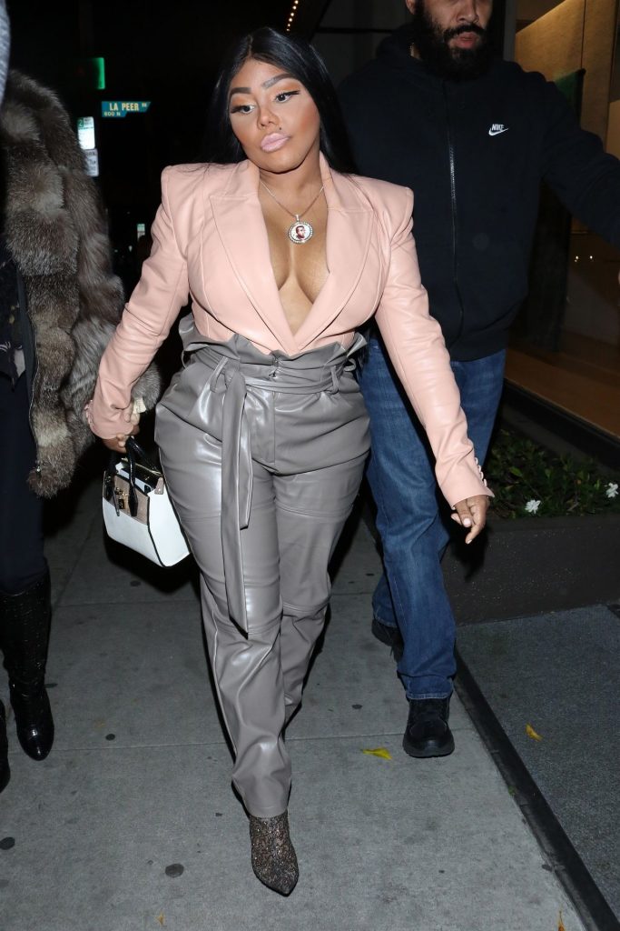 Hilariously Ugly Lil’ Kim Shows Her Boobs While Wearing Leather gallery, pic 270