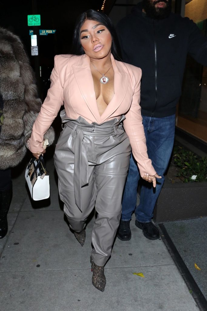 Hilariously Ugly Lil’ Kim Shows Her Boobs While Wearing Leather gallery, pic 272