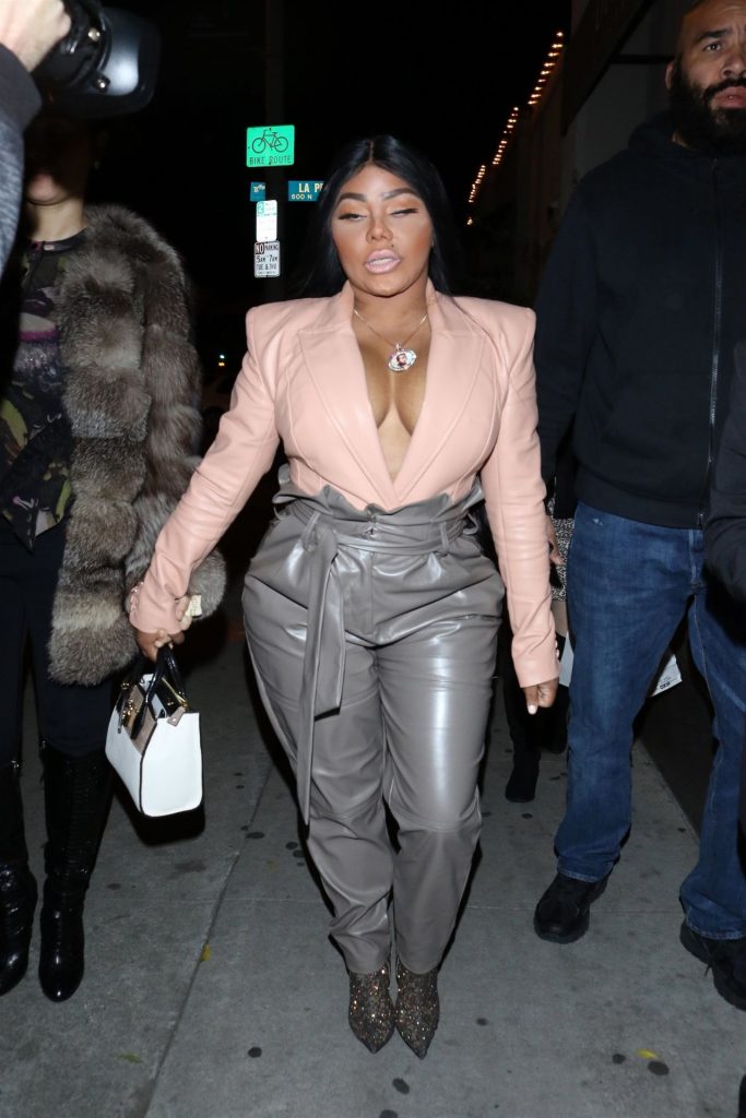 Hilariously Ugly Lil’ Kim Shows Her Boobs While Wearing Leather gallery, pic 278