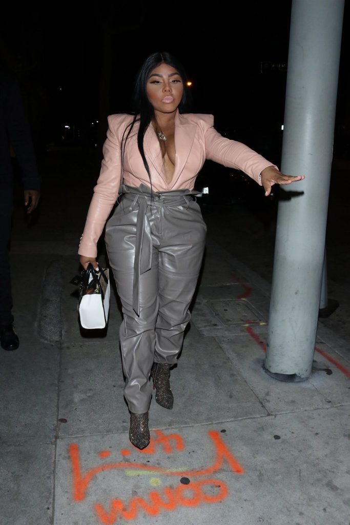 Hilariously Ugly Lil’ Kim Shows Her Boobs While Wearing Leather gallery, pic 28