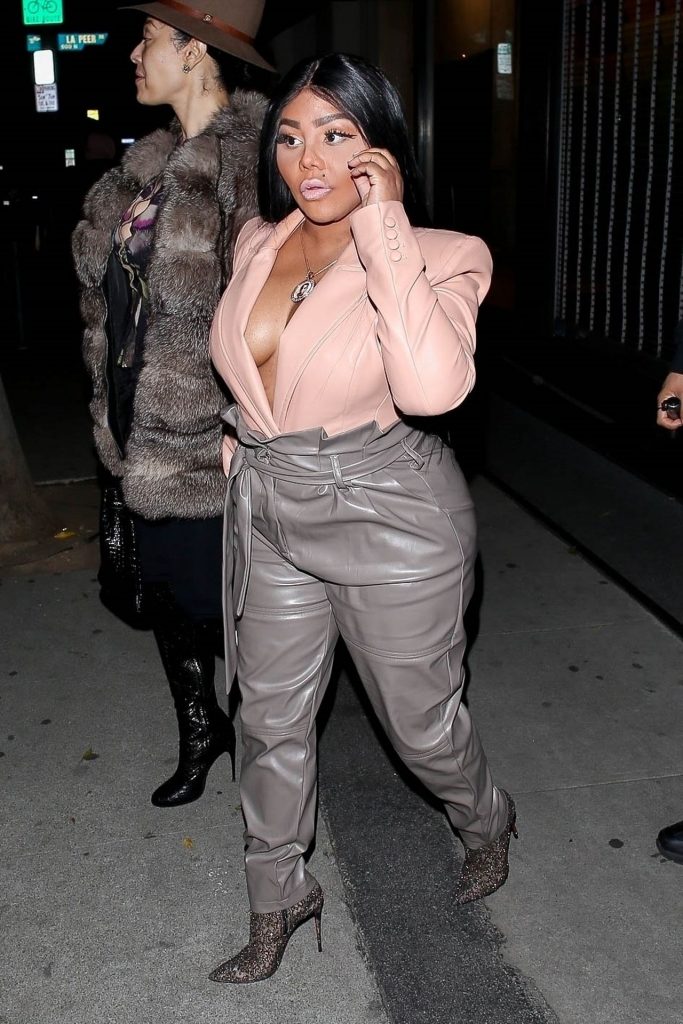 Hilariously Ugly Lil’ Kim Shows Her Boobs While Wearing Leather gallery, pic 280