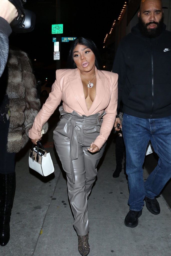 Hilariously Ugly Lil’ Kim Shows Her Boobs While Wearing Leather gallery, pic 286