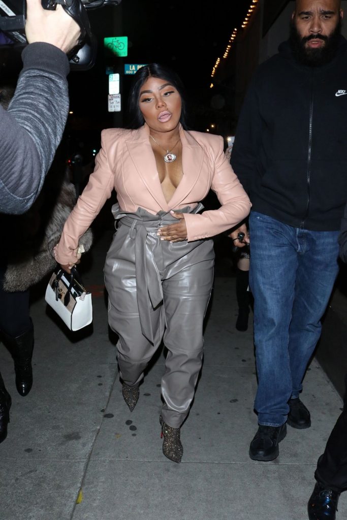 Hilariously Ugly Lil’ Kim Shows Her Boobs While Wearing Leather gallery, pic 288