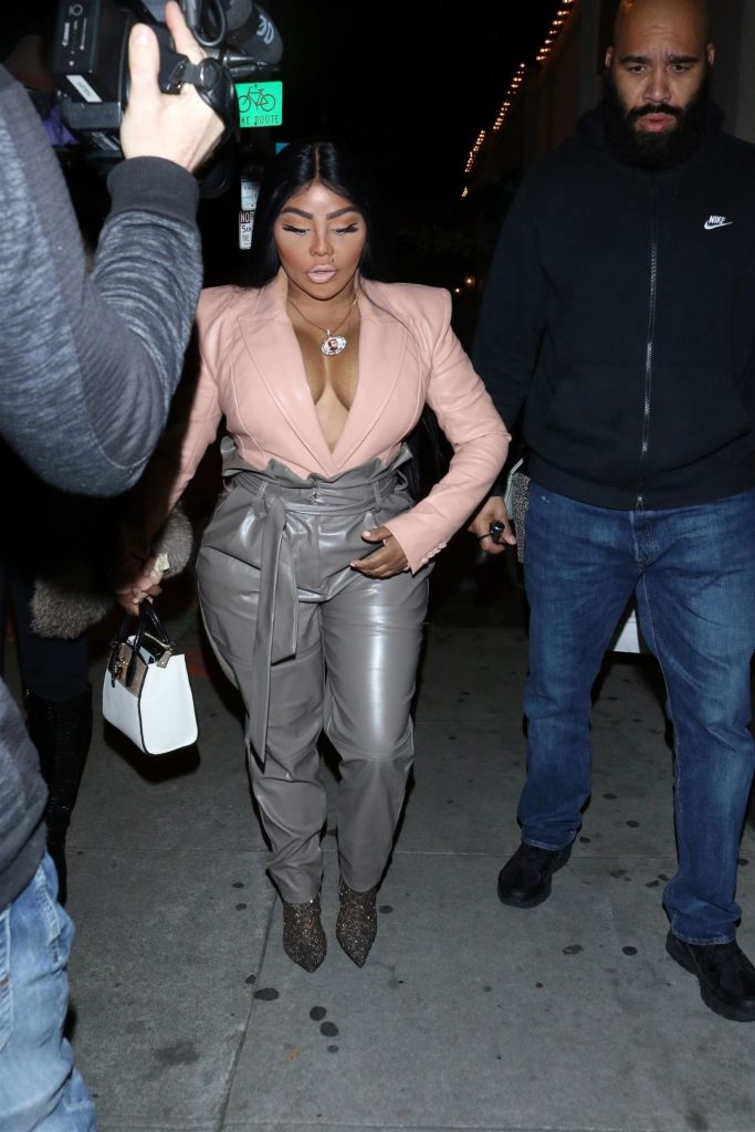 Hilariously Ugly Lil’ Kim Shows Her Boobs While Wearing Leather gallery, pic 290