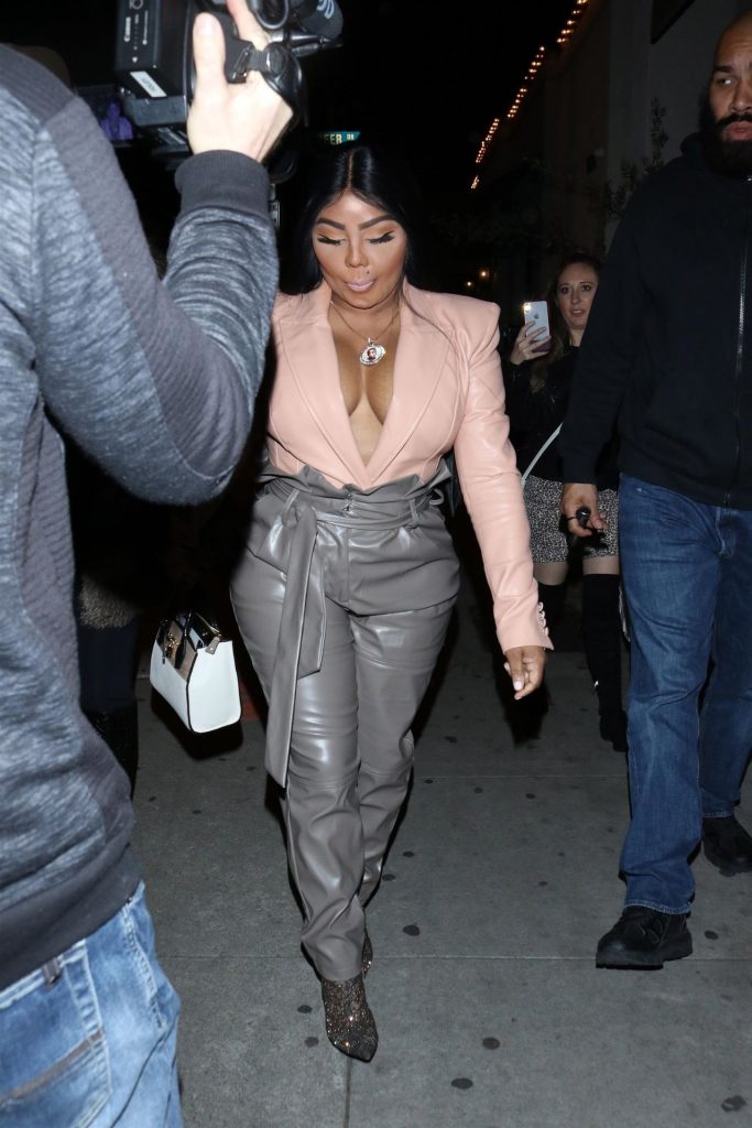 Hilariously Ugly Lil’ Kim Shows Her Boobs While Wearing Leather gallery, pic 292