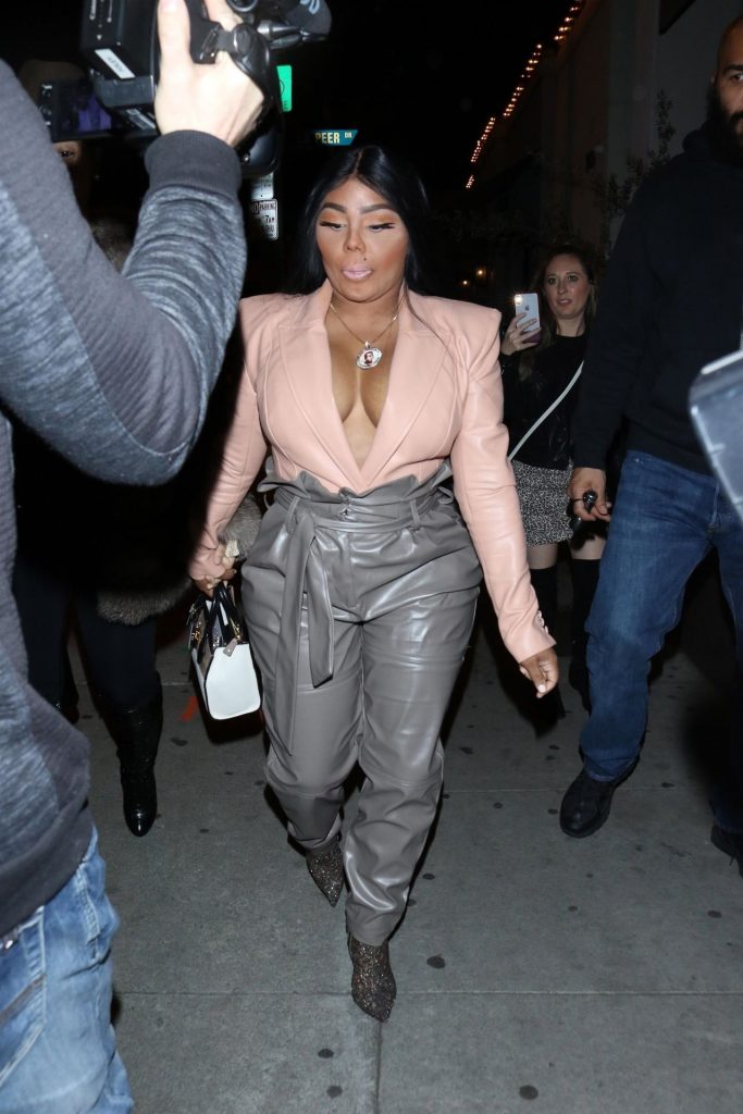 Hilariously Ugly Lil’ Kim Shows Her Boobs While Wearing Leather gallery, pic 296