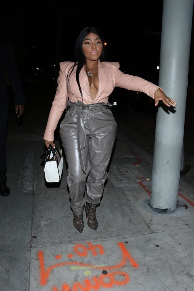 Hilariously Ugly Lil’ Kim Shows Her Boobs While Wearing Leather gallery, pic 30