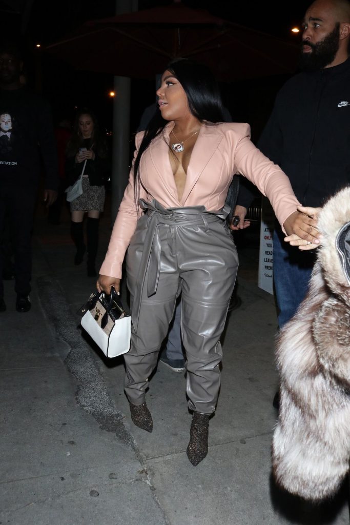 Hilariously Ugly Lil’ Kim Shows Her Boobs While Wearing Leather gallery, pic 308