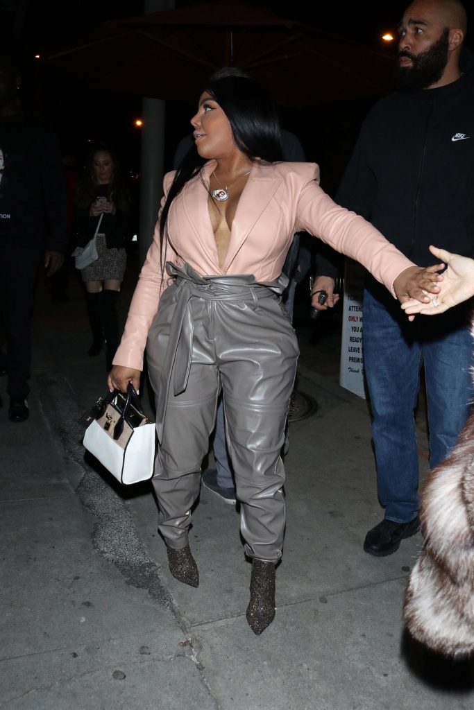 Hilariously Ugly Lil’ Kim Shows Her Boobs While Wearing Leather gallery, pic 310