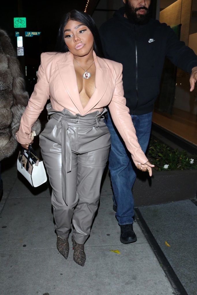 Hilariously Ugly Lil’ Kim Shows Her Boobs While Wearing Leather gallery, pic 32