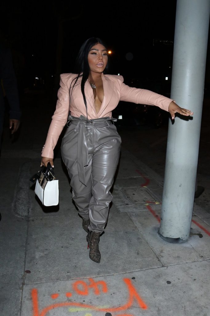 Hilariously Ugly Lil’ Kim Shows Her Boobs While Wearing Leather gallery, pic 34