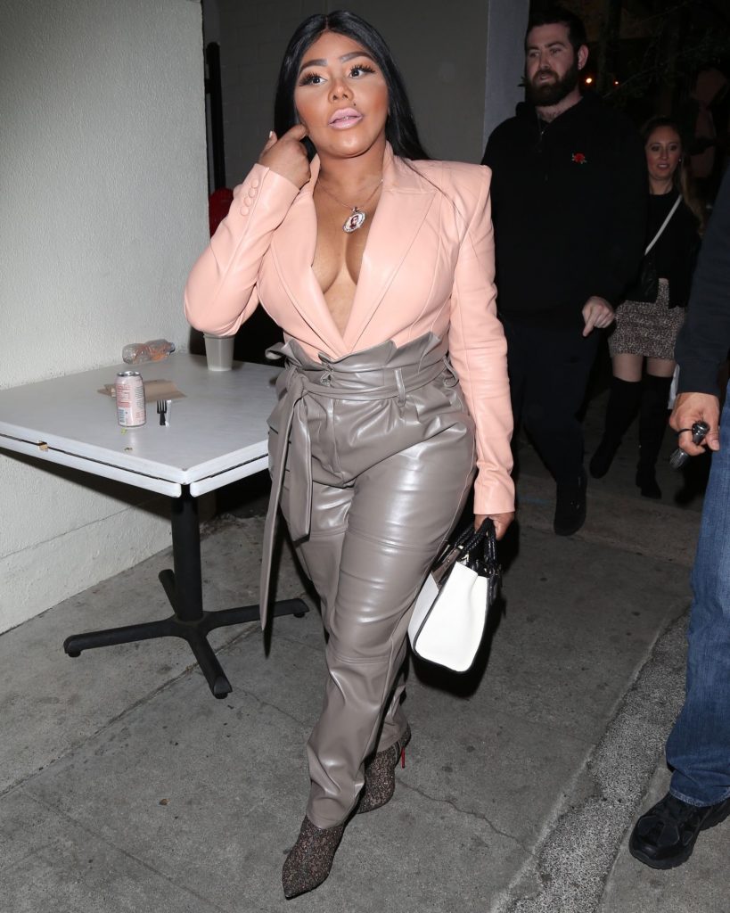 Hilariously Ugly Lil’ Kim Shows Her Boobs While Wearing Leather gallery, pic 42