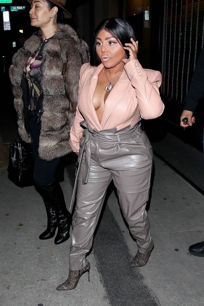 Hilariously Ugly Lil’ Kim Shows Her Boobs While Wearing Leather gallery, pic 44