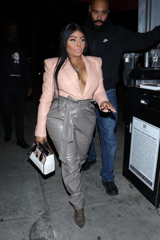 Hilariously Ugly Lil’ Kim Shows Her Boobs While Wearing Leather gallery, pic 6