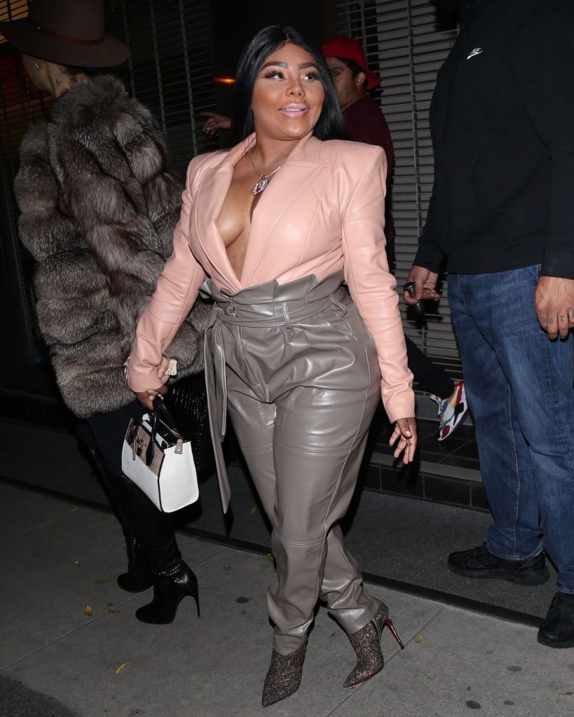 Hilariously Ugly Lil’ Kim Shows Her Boobs While Wearing Leather gallery, pic 64