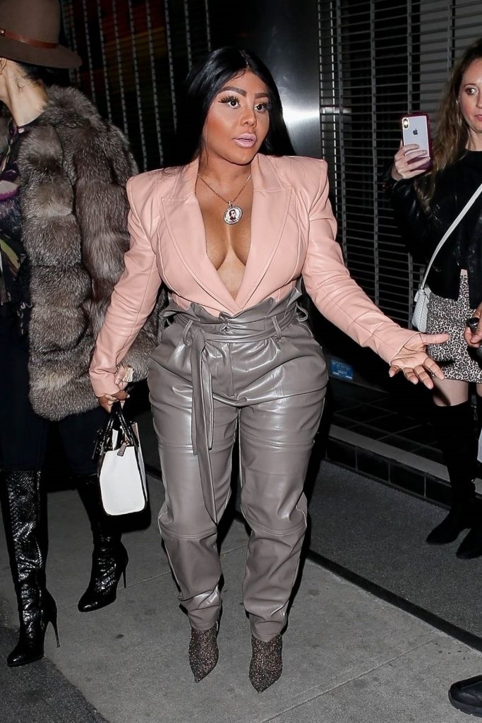 Hilariously Ugly Lil’ Kim Shows Her Boobs While Wearing Leather gallery, pic 66