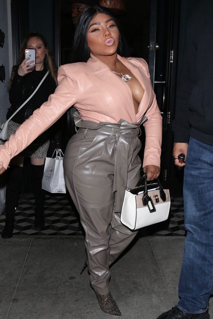 Hilariously Ugly Lil’ Kim Shows Her Boobs While Wearing Leather gallery, pic 72