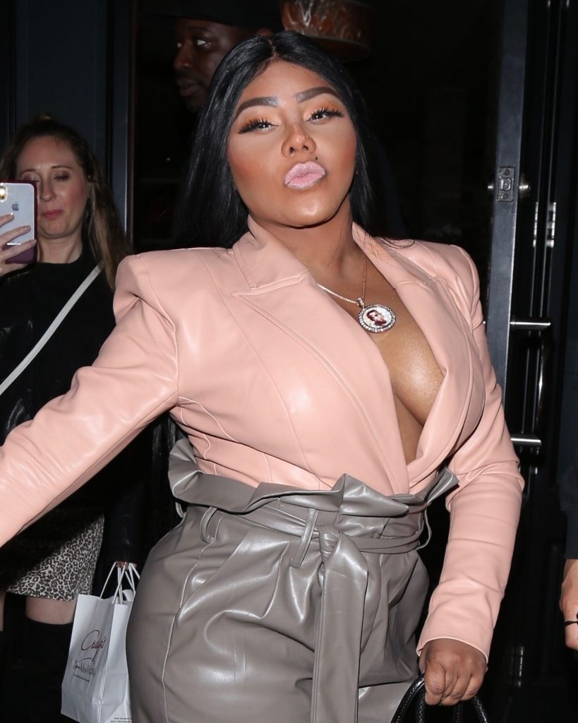 Hilariously Ugly Lil’ Kim Shows Her Boobs While Wearing Leather gallery, pic 74