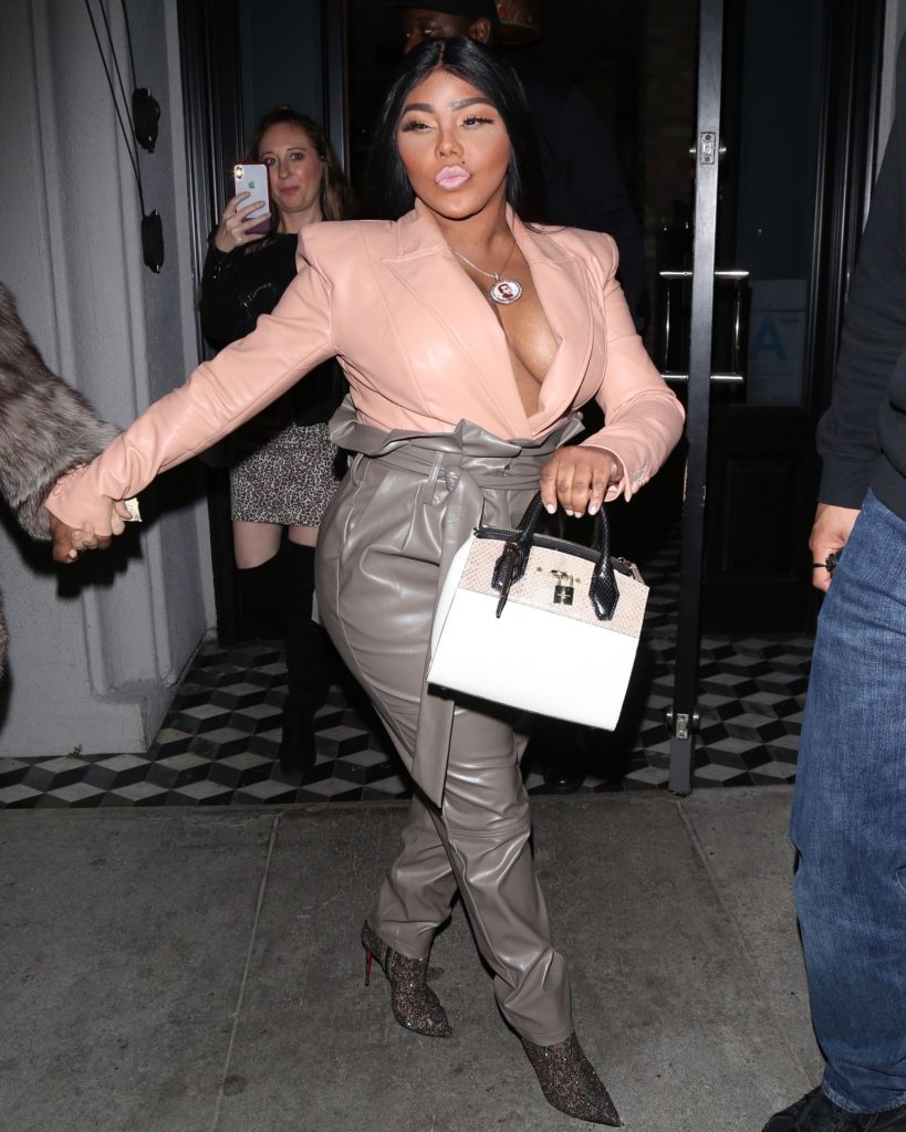 Hilariously Ugly Lil’ Kim Shows Her Boobs While Wearing Leather gallery, pic 76