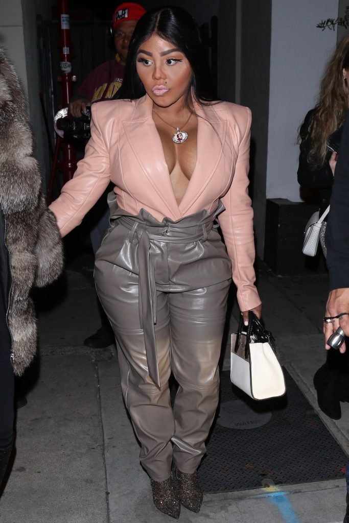 Hilariously Ugly Lil’ Kim Shows Her Boobs While Wearing Leather gallery, pic 86