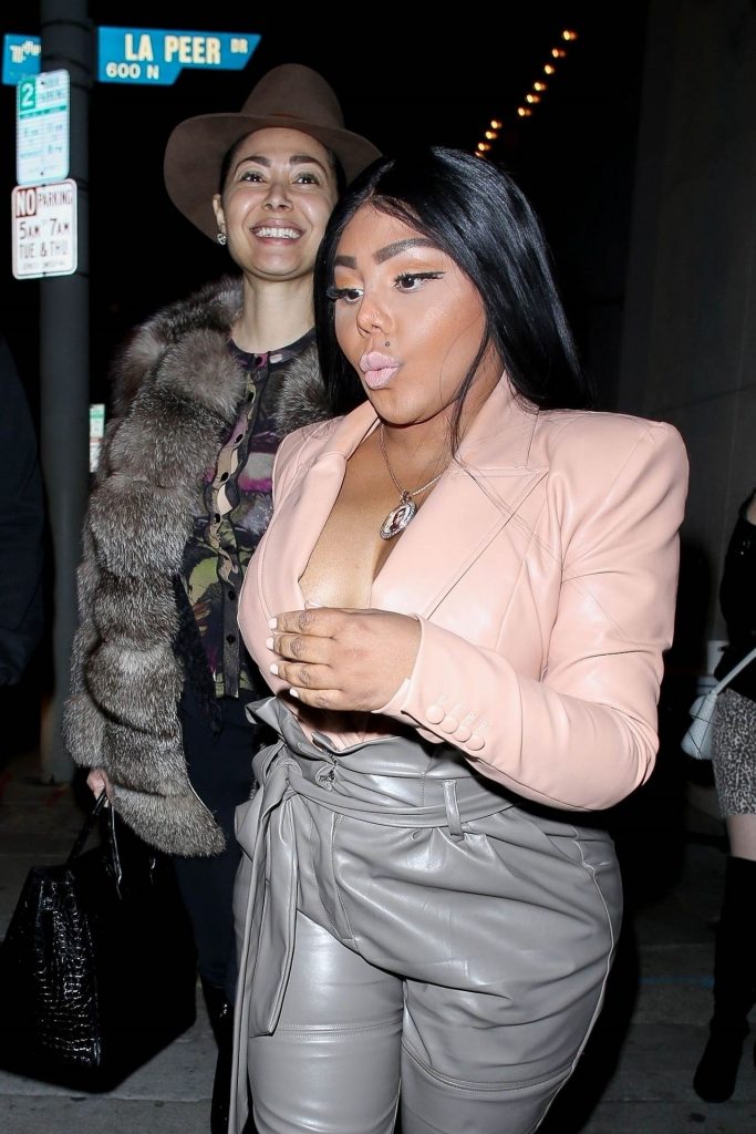 Hilariously Ugly Lil’ Kim Shows Her Boobs While Wearing Leather gallery, pic 104