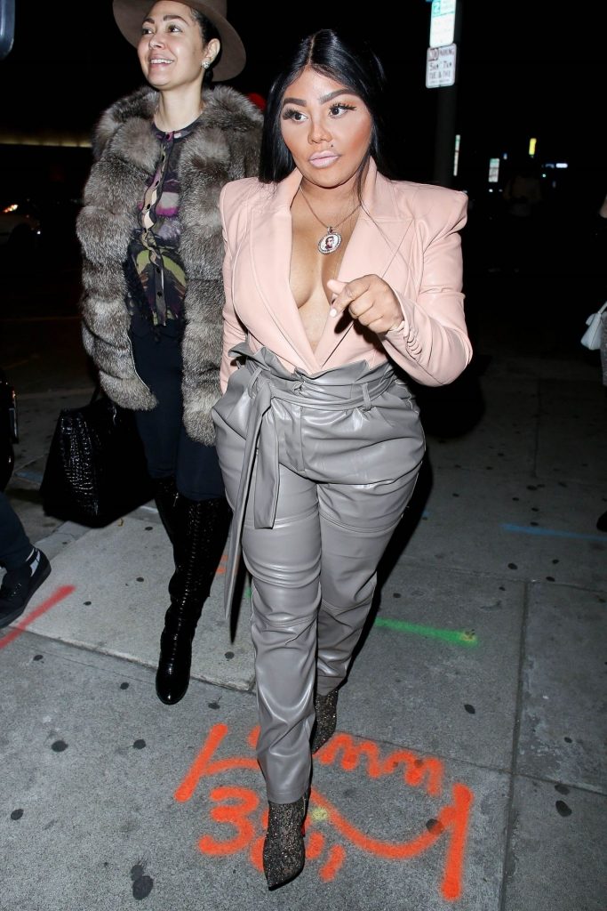 Hilariously Ugly Lil’ Kim Shows Her Boobs While Wearing Leather gallery, pic 134