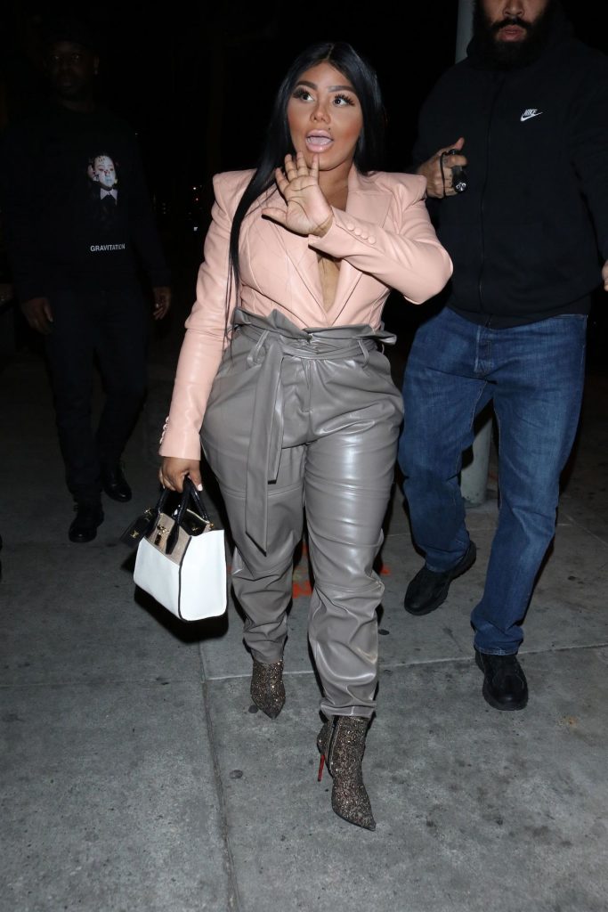 Hilariously Ugly Lil’ Kim Shows Her Boobs While Wearing Leather gallery, pic 14